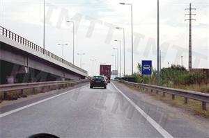 Conduzindo um automóvel ligeiro de mercadorias com reboque, qual a velocidade máxima a que posso circular na via em que vou entrar?