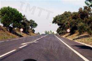 Os automóveis ligeiros de passageiros sem reboque, fora das localidades, não podem circular a velocidade superior a: