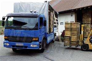Na distribuição da carga a transportar num automóvel pesado de mercadorias de dois eixos, deve ter-se em consideração: