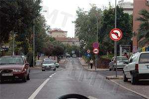 Posso mudar de direcção para a esquerda?