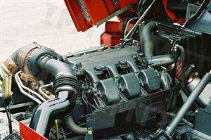 Verificando-se a libertação abundante de gases de escape de cor azulada, bem como a necessidade de acrescentar óleo no motor, deve concluir-se que: