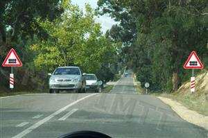 A sinalização desta via indica-me a aproximação de: